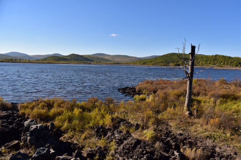2017年11月　No.273　溶岩石の露出する大カルデラ・杜鵑湖（内モンゴル自治区アル山）（2016年9月19日）